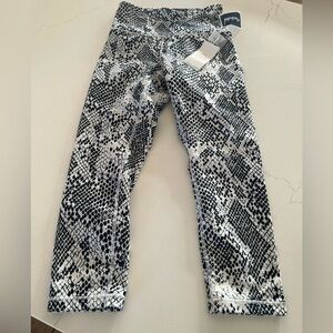 Balance Collection white and black patterned  3/4 leggings